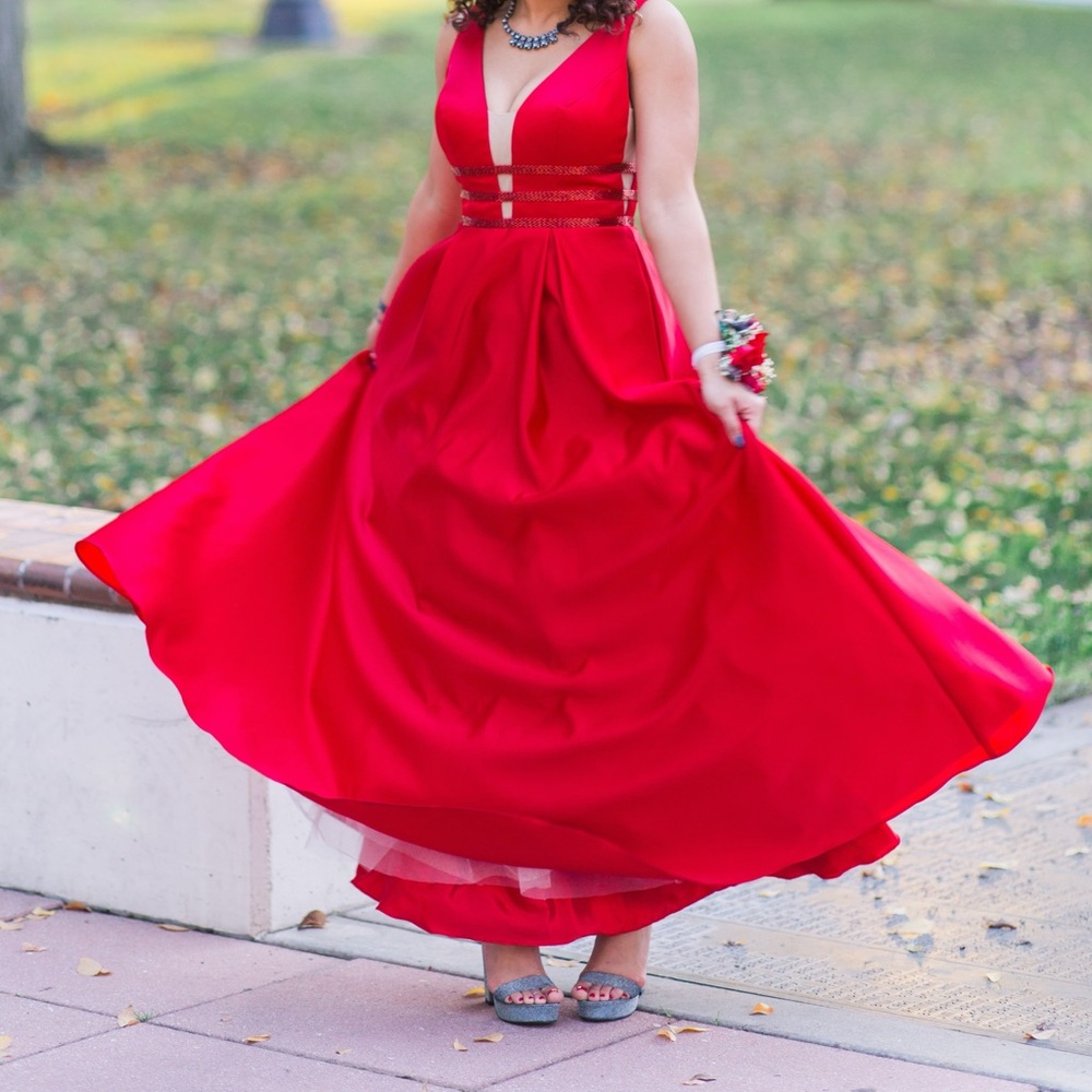 Stunning Scarlet Prom Dress